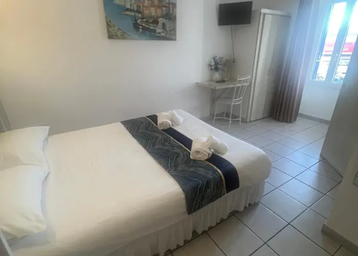 Restaurant Le Bellevue מלון