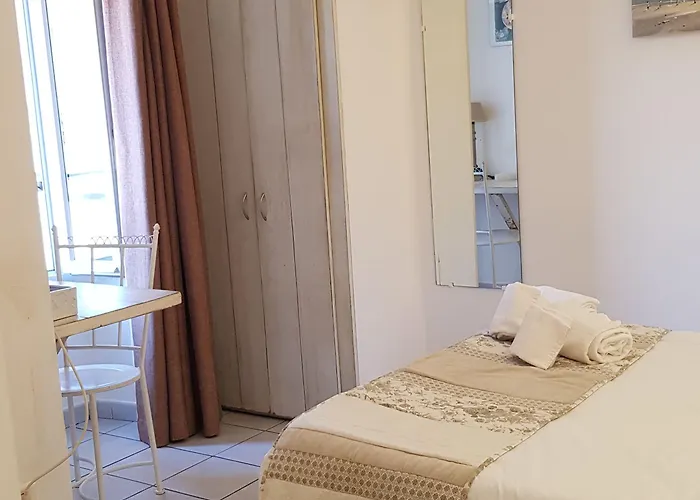 Restaurant Le Bellevue מלון